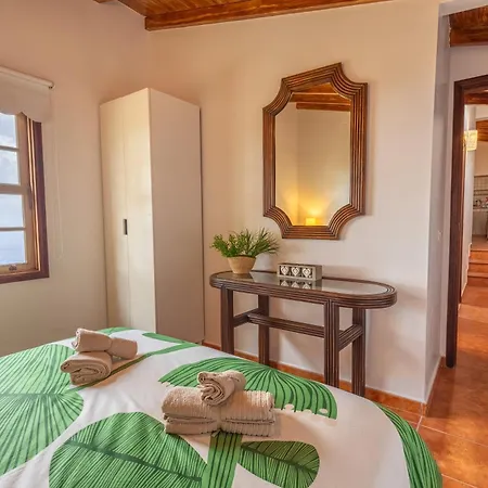Casa De Establos - Camacho * Santa Cruz de la Palma (Isla de la Palma)